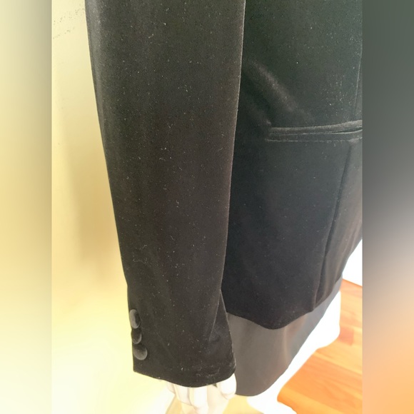 Tahari soft and silky black velvet blazer jacket single button closure pockets M - Picture 10 of 16
